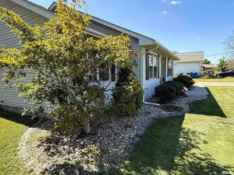 Exterior - 612 E 12th St, Flora, IL 62839 photo 22 of 25