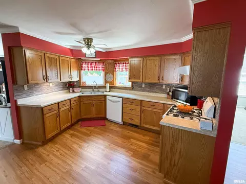 Kitchen - 612 E 12th St, Flora, IL 62839 photo 4 of 8