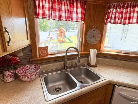 Kitchen - 612 E 12th St, Flora, IL 62839 photo 6 of 8