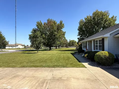 Exterior - 612 E 12th St, Flora, IL 62839 photo 2 of 25