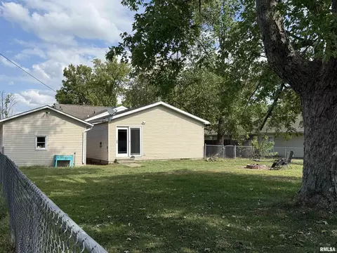 1105 E Carter St, Marion, IL 62959 photo 17