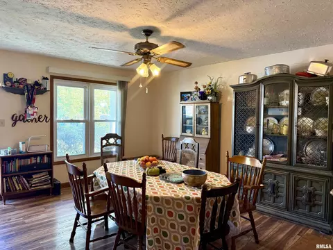 1105 E Carter St, Marion, IL 62959 photo 4