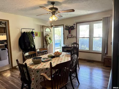 1105 E Carter St, Marion, IL 62959 photo 6