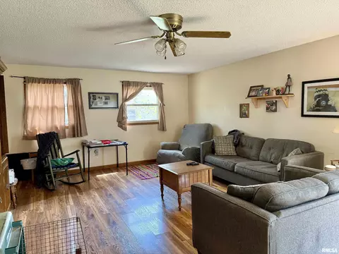 1105 E Carter St, Marion, IL 62959 photo 9