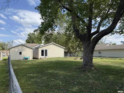 1105 E Carter St, Marion, IL 62959 photo 18