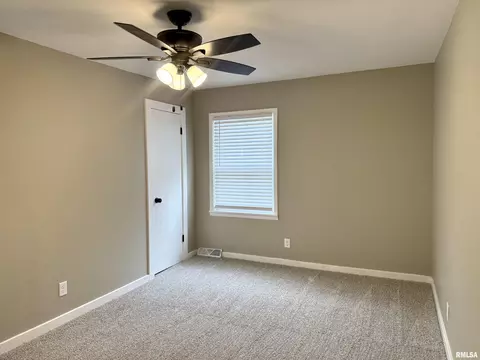 1104 W Chestnut St, Marion, IL 62959 photo 15