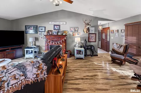 628 Tracy Ter, Centralia, IL 62801 photo 13