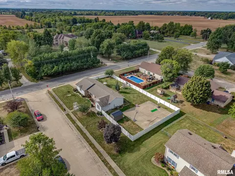 628 Tracy Ter, Centralia, IL 62801 photo 3
