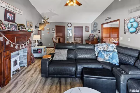 628 Tracy Ter, Centralia, IL 62801 photo 14
