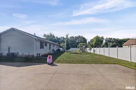628 Tracy Ter, Centralia, IL 62801 photo 9