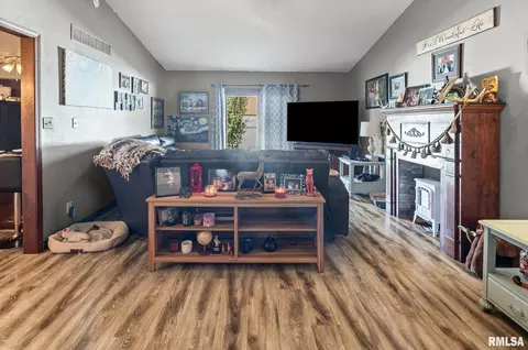 628 Tracy Ter, Centralia, IL 62801 photo 12