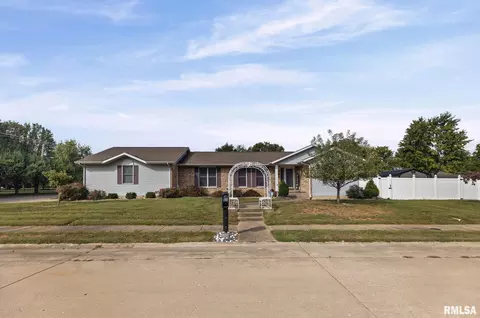 628 Tracy Ter, Centralia, IL 62801 photo 2