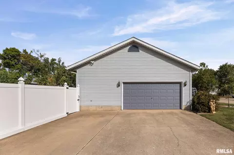 628 Tracy Ter, Centralia, IL 62801 photo 5