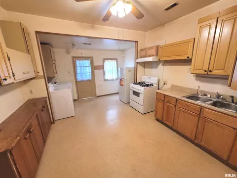 1101 S Cherry St, Centralia, IL 62801 photo 3