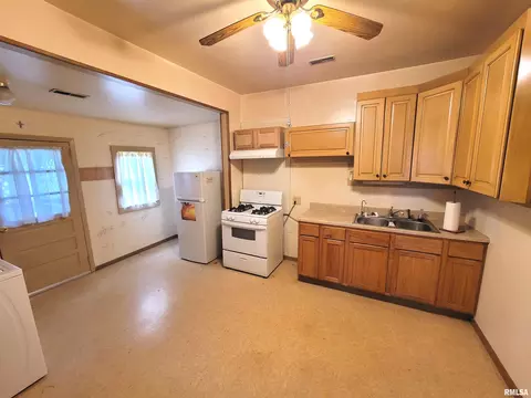 1101 S Cherry St, Centralia, IL 62801 photo 4