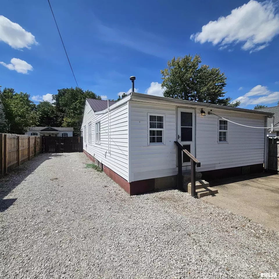 Exterior - 1406 S 12th St, Mount Vernon, IL 62864 photo 2 of 4