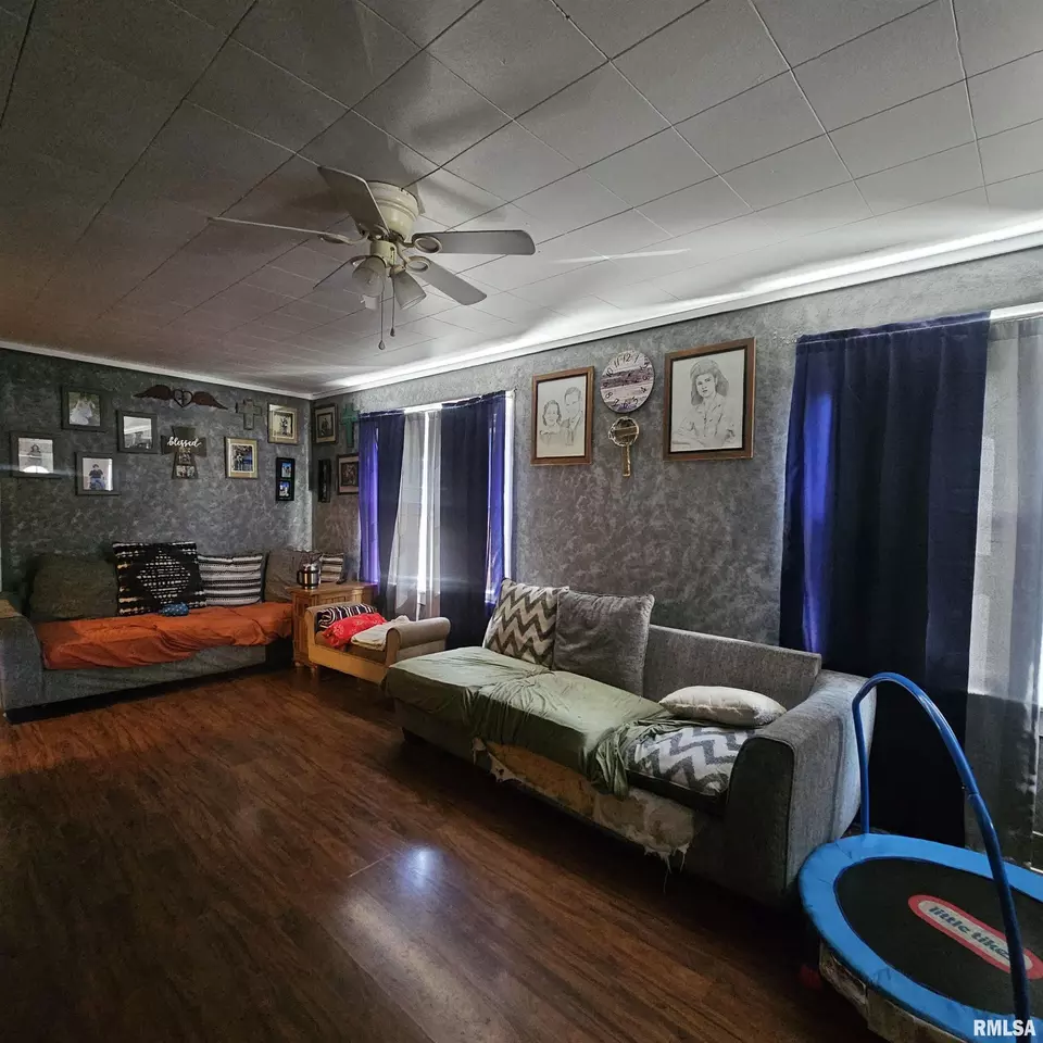Living - 1406 S 12th St, Mount Vernon, IL 62864 photo 1 of 1
