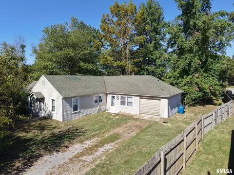 1010 E Randolph St, Mcleansboro, IL 62859