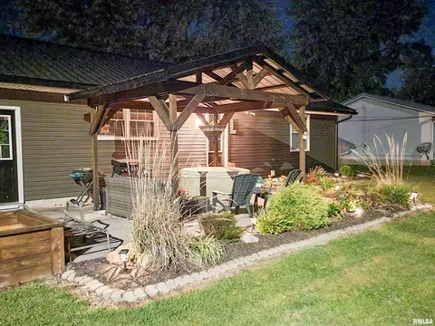 616 Seminary St, Flora, IL 62839 photo 2