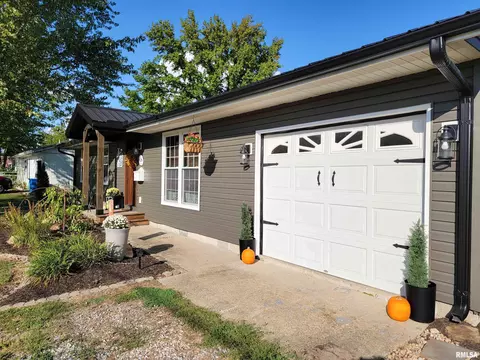 616 Seminary St, Flora, IL 62839 photo 7