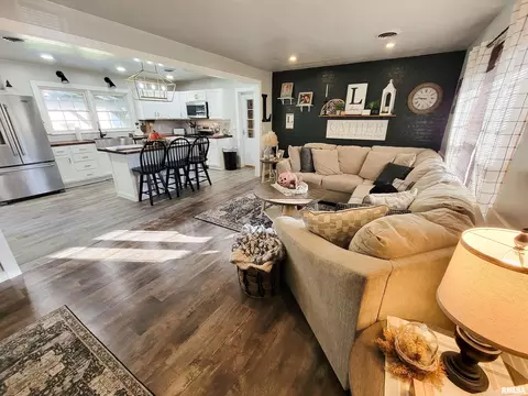616 Seminary St, Flora, IL 62839 photo 3