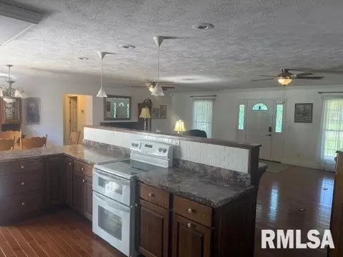 601 N 33rd St, Herrin, IL 62948 photo 6