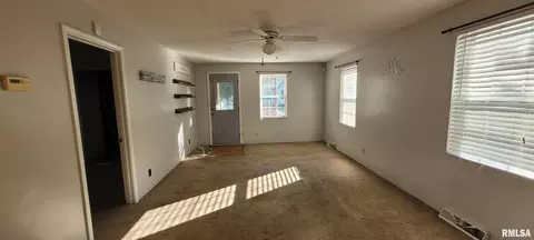 124 E Last St, Mount Vernon, IL 62864 photo 2