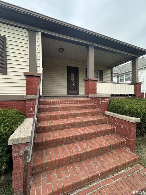 206 W Homer Ave, Harrisburg, IL 62946