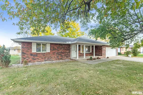 629 Oakdale Dr, Centralia, IL 62801