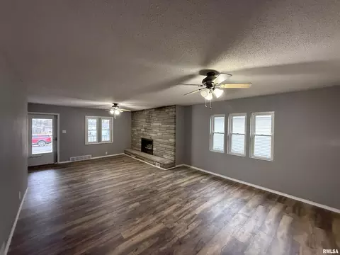 315 S Pullen St, Centralia, IL 62801 photo 4