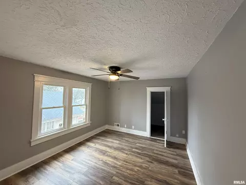 315 S Pullen St, Centralia, IL 62801 photo 9
