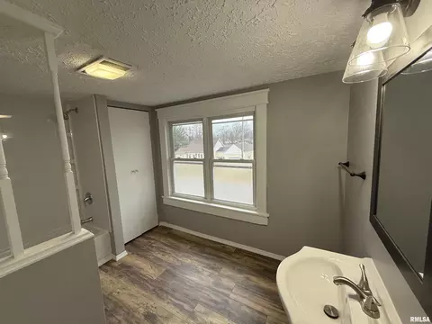 315 S Pullen St, Centralia, IL 62801 photo 6