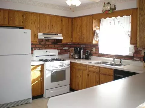 524 E Pine St, Metamora, IL 61548 photo 6