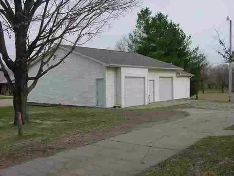 401 E Parkside, Washburn, IL 61570 photo 2