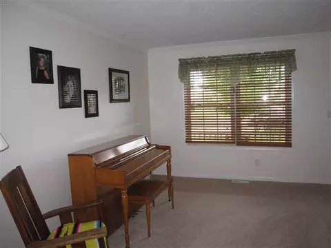 10919 N Parkview Pointe, Dunlap, IL 61525 photo 2