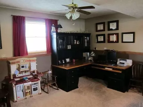 2106 Mitchell, Eureka, IL 61530 photo 9