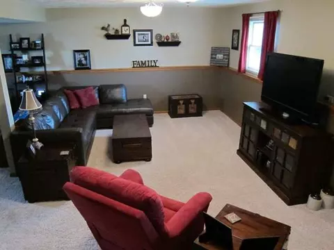2106 Mitchell, Eureka, IL 61530 photo 2