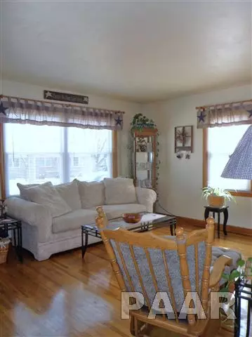 313 Barbara Rd, Pekin, IL 61554 photo 5
