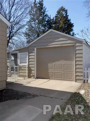 313 Barbara Rd, Pekin, IL 61554 photo 2