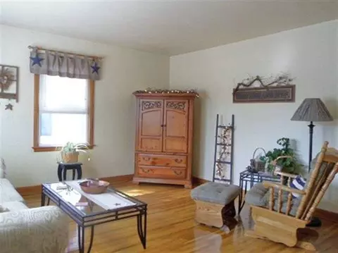 313 Barbara Rd, Pekin, IL 61554 photo 4