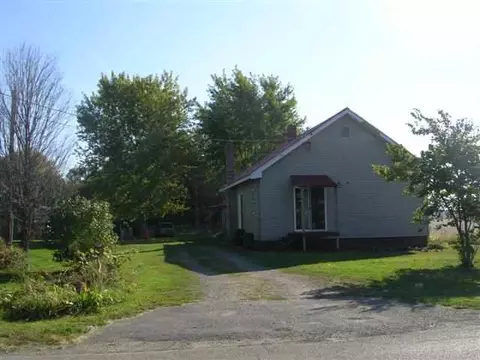 1375 S Avenue B, Canton, IL 61520 photo 1