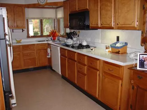 523 E Robinson, Goodfield, IL 61742 photo 3