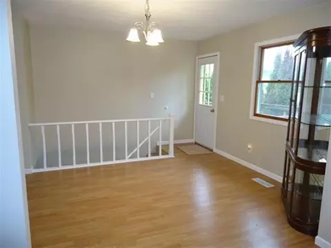 901 Cedar Ct, Eureka, IL 61530 photo 5