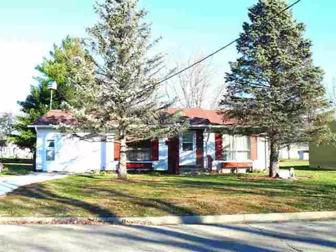 1207 E Locust, Canton, IL 61520 photo 1