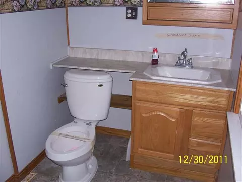 1401 N 2nd St, Henry, IL 61537 photo 2