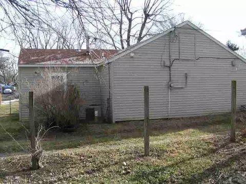 1413 S 10th, Pekin, IL 61554 photo 2