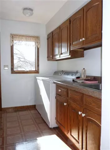 702 E 2nd St, Delavan, IL 61734 photo 15