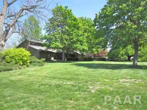 702 E 2nd St, Delavan, IL 61734 photo 4