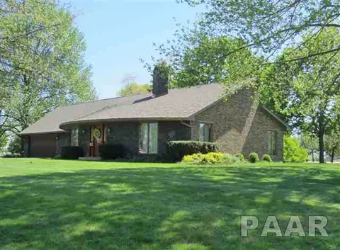 702 E 2nd St, Delavan, IL 61734 photo 2