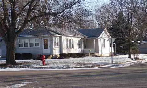 604 N High St, Lacon, IL 61540 photo 1
